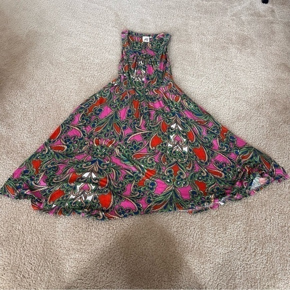 Lilka Dresses & Skirts - EUC Women’s Sleeveless Paisley Print Lilka Dress!